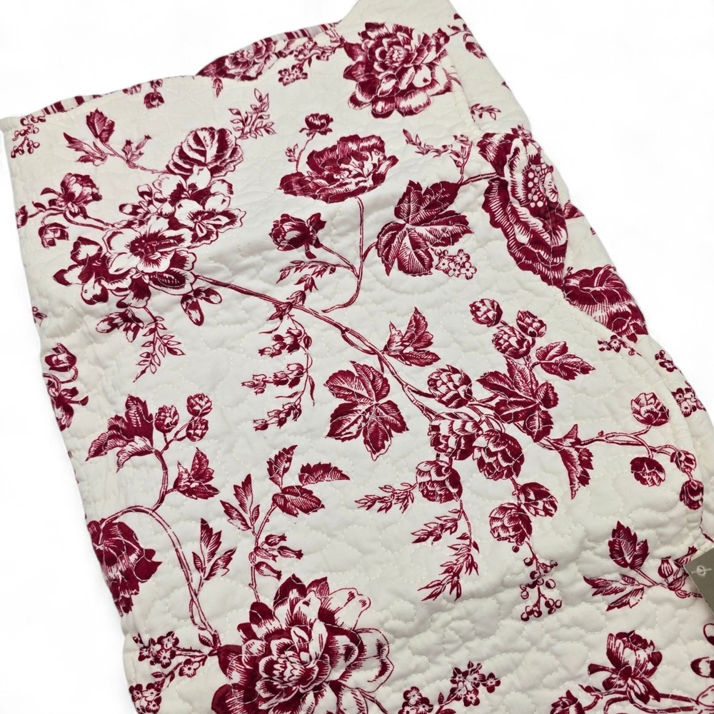 Williamsburg Devon Cranberry Floral Toile Pillow Shams Set 2 Standard 20x26 NWT - Picture 5 of 8
